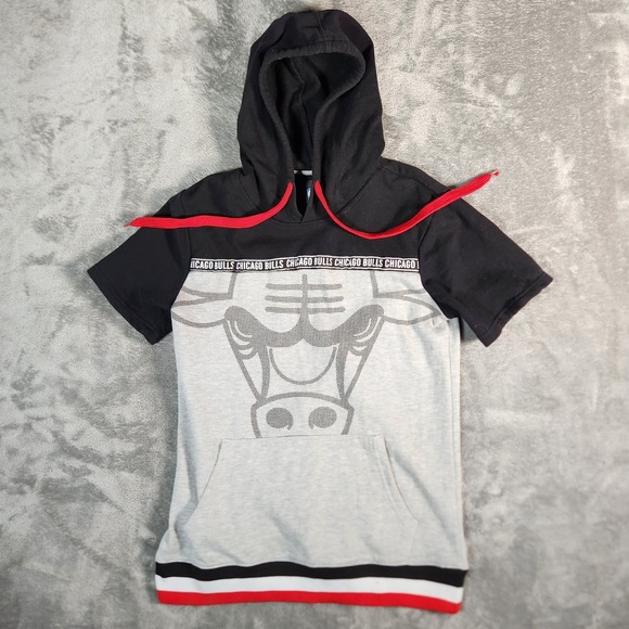 Chicago Bulls Hoodie Men's Small White Black Lightweight NBA Short Sleeve - Picture 1 of 13